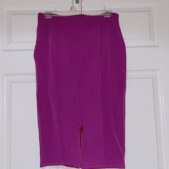D&G vintage fuchsia laced skirt. Size 32/46 - Picture 2 of 3
